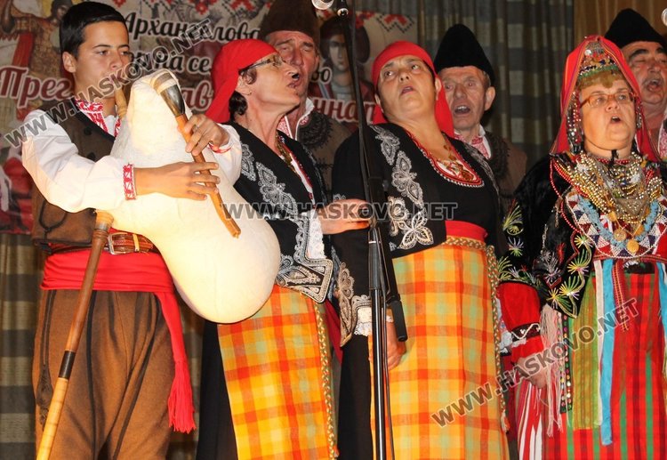 Родопски носии демонстрираха на Архангеловден в Радиево