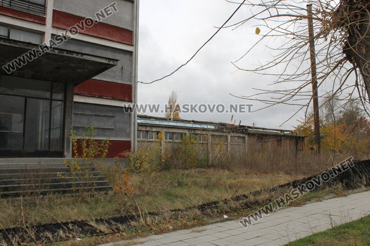 Падна оградата на Професионалната гимназия в Димитровград