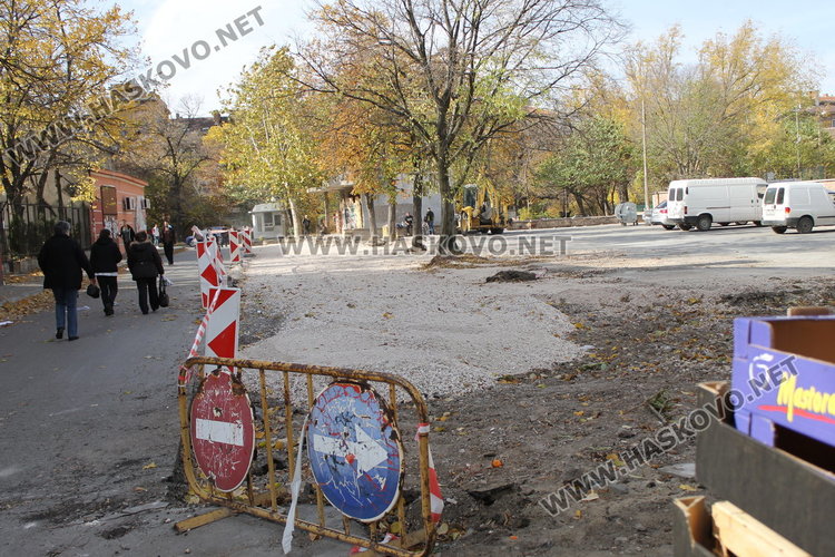 Започна ремонта на паркинга зад ресторант "Москва", правят го платен