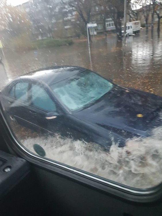 Закъсали в потопа