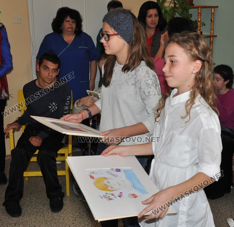 Илюстраторките Марина Господинова и София Георгиева