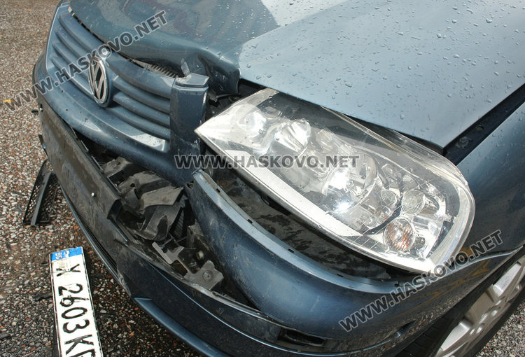 Бус на охранители натресе два Шарана на Кърджалийска