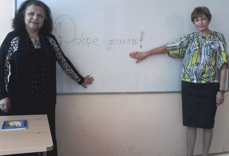 Хабибе Хасанова представи новата си книга „Над предела” пред ученици 