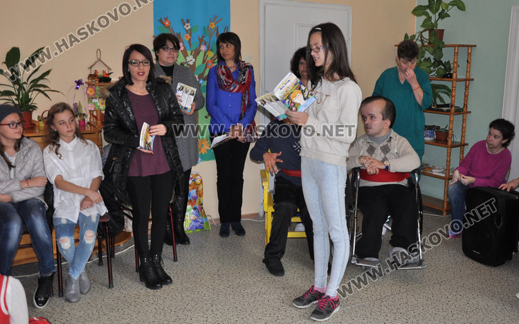 Шестокласничка продава първата си книга благотворително за Дом  “Марина“