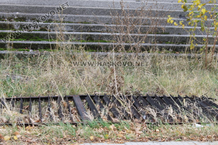 Падна оградата на Професионалната гимназия в Димитровград