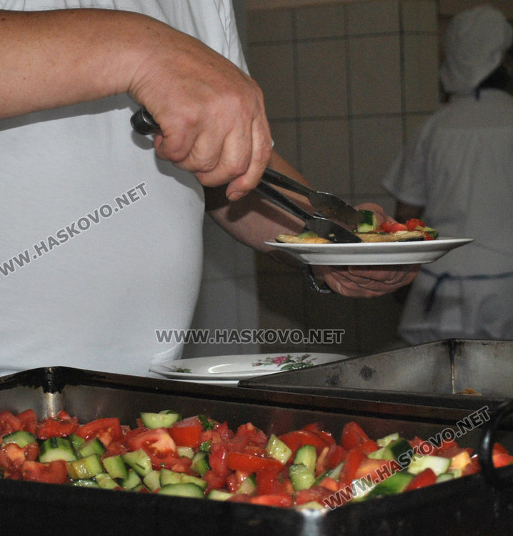 В училище „Васил Левски“ залагат на здравословното хранене с балансирани гозби