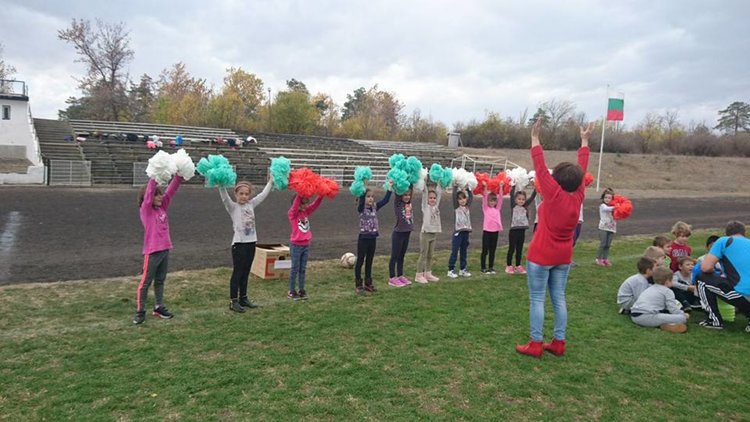 Малчугани изпратиха есента със спортен празник