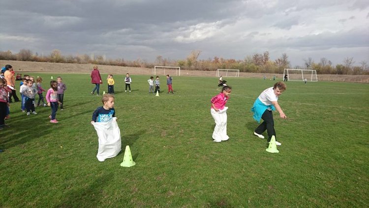 Малчугани изпратиха есента със спортен празник