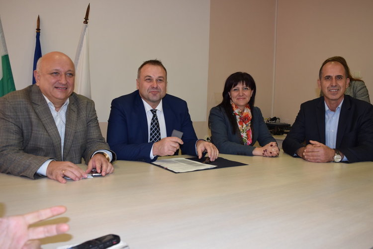 Нова техника за новородени заработи в болницата,за пет години здравното заведение е получило 5 млн.за апаратура