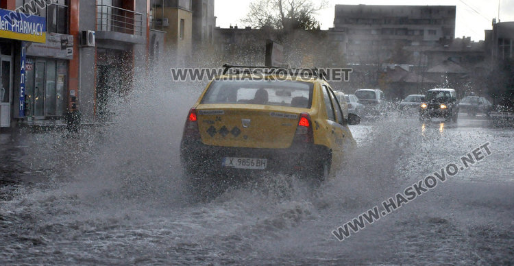 25 л. кв/м удави Хасково, наводнени трафопостове извън строя