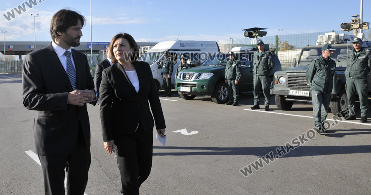 Бъчварова разписа изплащането на извънредните на полицаите