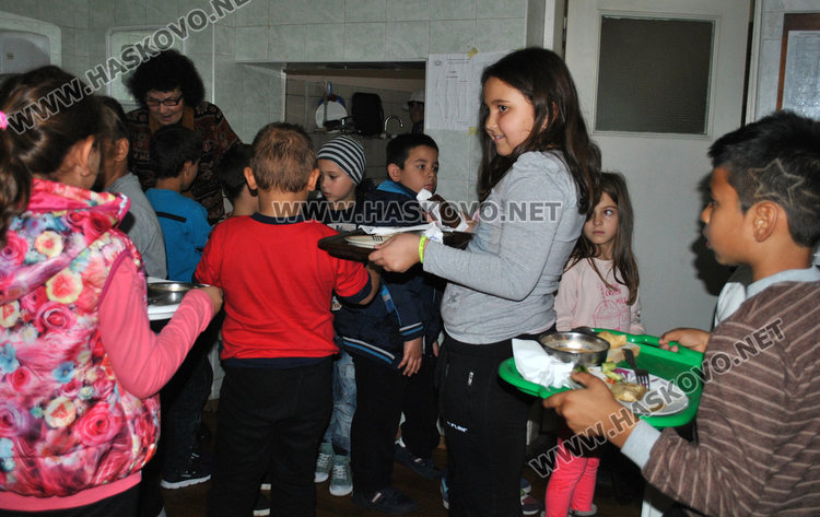 В училище „Васил Левски“ залагат на здравословното хранене с балансирани гозби