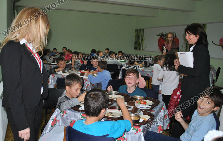 В училище „Васил Левски“ залагат на здравословното хранене с балансирани гозби