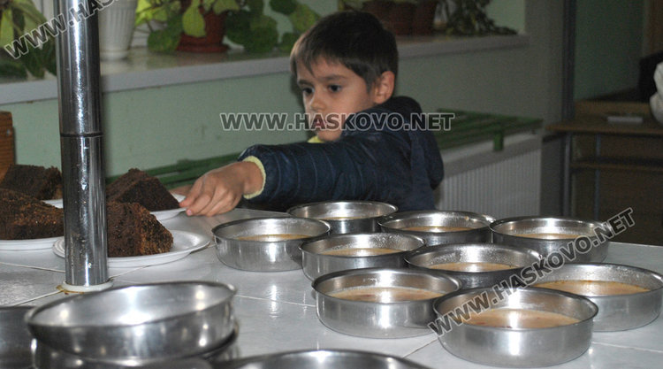 В училище „Васил Левски“ залагат на здравословното хранене с балансирани гозби