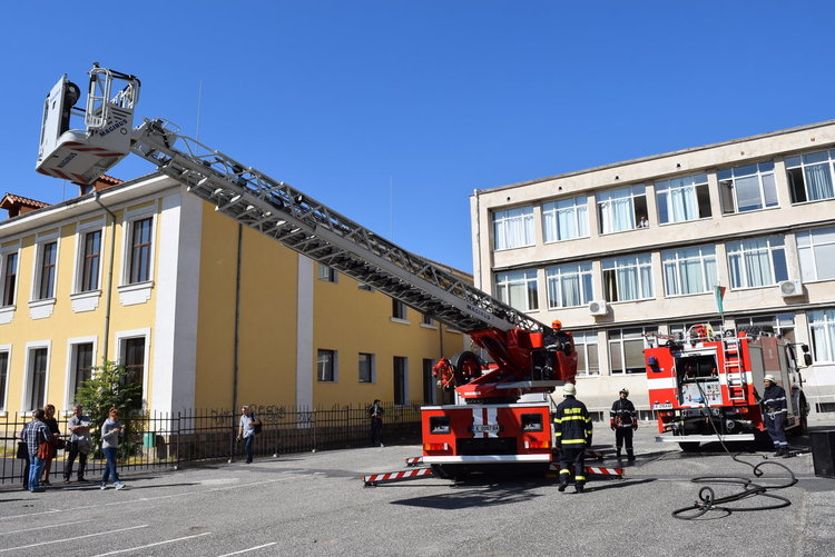 Пожарните в Кърджали,Момчилград и Джебел мобилизирани заради пороите