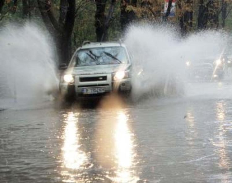 Стихията остави села без ток в Кирковско