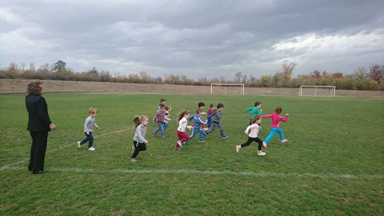 Малчугани изпратиха есента със спортен празник