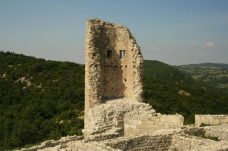 Реставрират средновековната многостенна кула на Перперикон