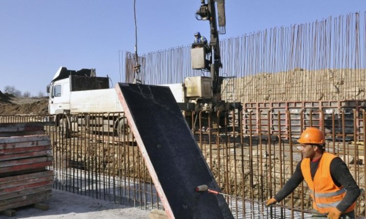 Спад на заетите и средната заплата за третото тримесечие