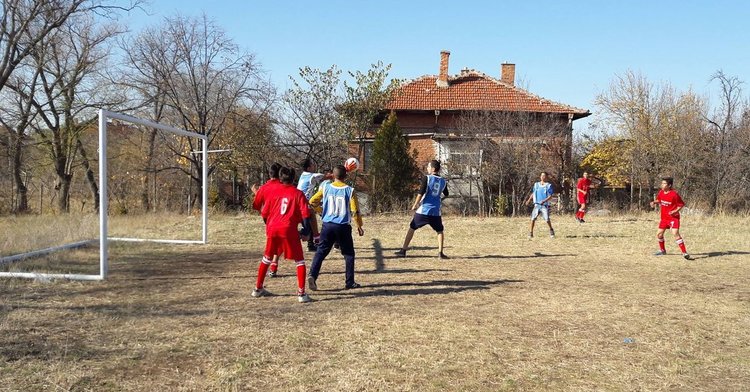 След музикално-поетична програма, празникът продължи с две състезания