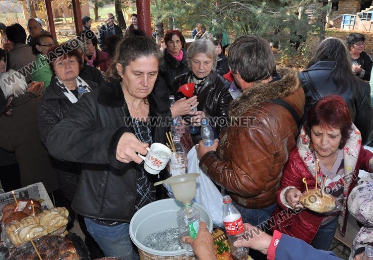 Почетоха Св.Мина с лигургия в параклиса край местността Дурхана