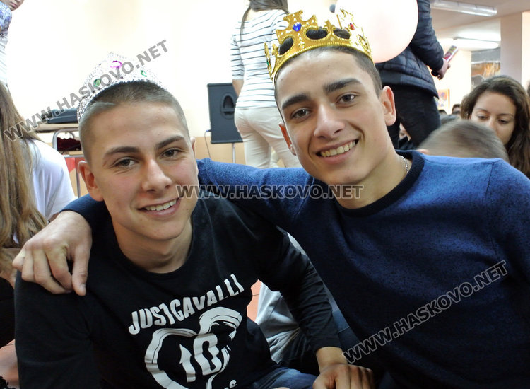 Изборите за Принц и Принцеса в Езиковата с победа за 11Б на първи тур