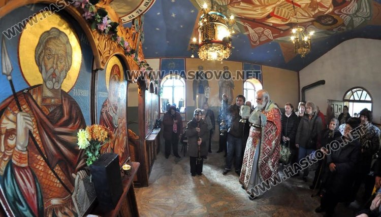 Почетоха Св.Мина с лигургия в параклиса край местността Дурхана