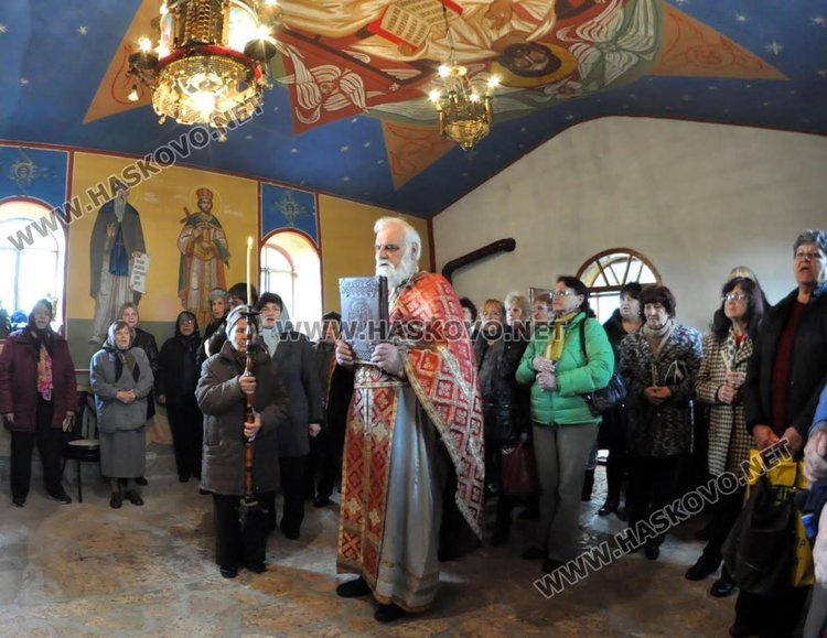 Почетоха Св.Мина с лигургия в параклиса край местността Дурхана