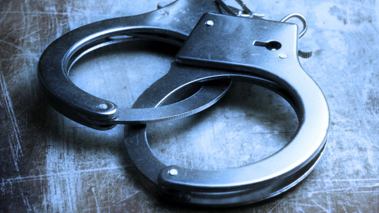 Задържаха шофьор, блъснал младеж и избягал