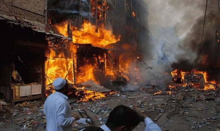 30 загинали и 100 ранени при експлозия в храм в Пакистан