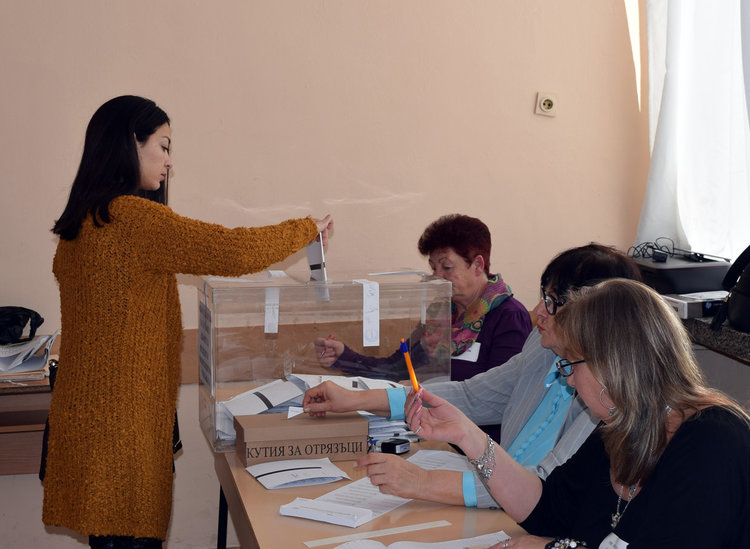 С пет жалби в аванс започна изборният ден в Кърджали