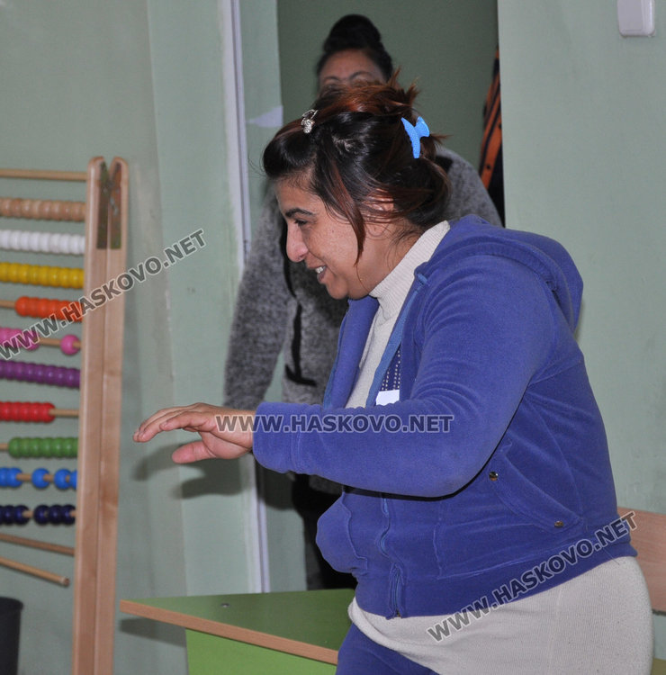 Неграмотна брои гласовете за президент в „Република”