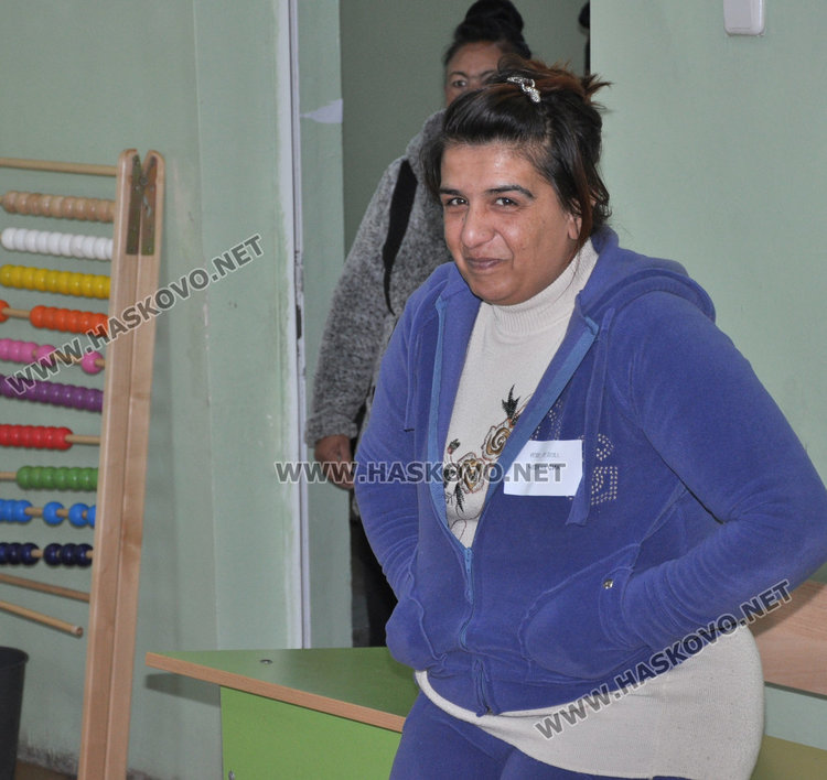 Неграмотна брои гласовете за президент в „Република”