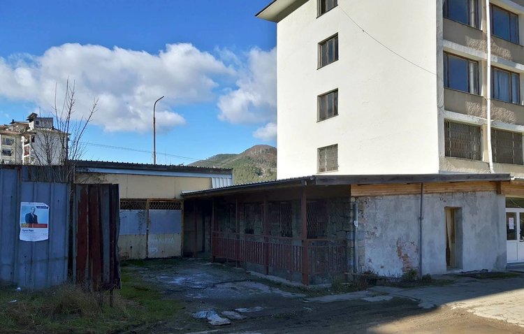 ГЕРБ в Смолян сезира РИК за агитация близо до изборна секция 