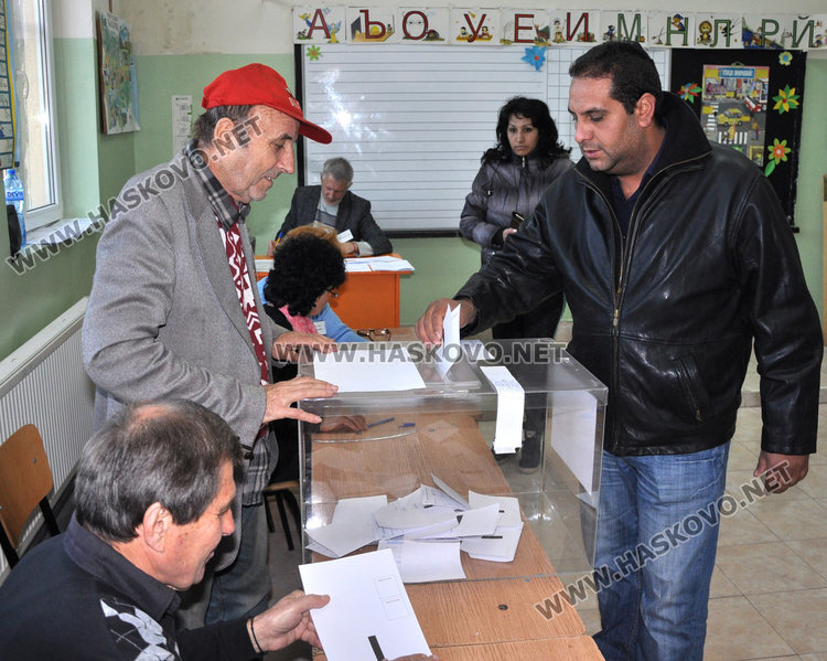 240 366 от областта избират пети президент на Републиката