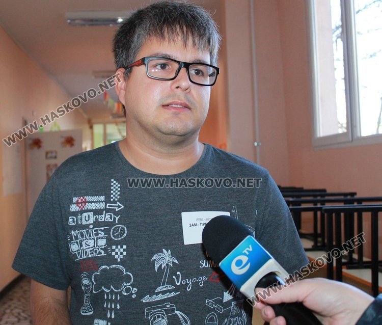 Като зам.председател на СИК №17 остава и Веселен Караджов