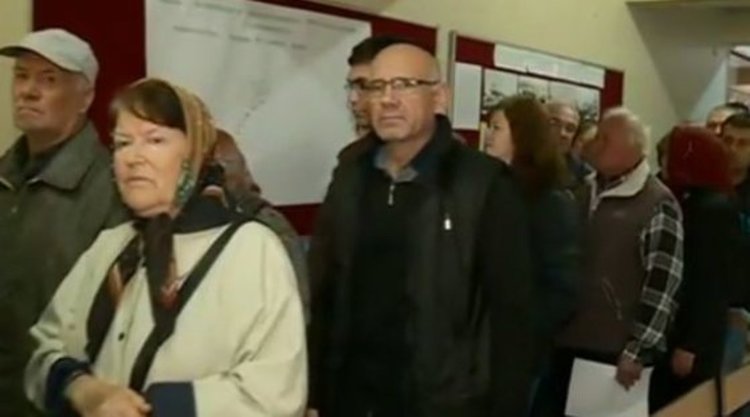 Опашки от гласуващи се извиха в Турция от рано сутринта