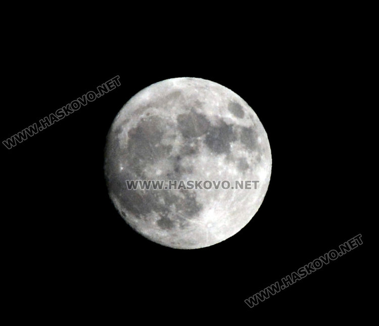 „Супер луна” озари Хасково за първи път от 70 години насам