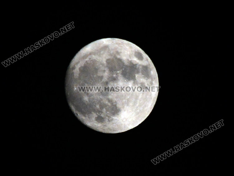„Супер луна” озари Хасково за първи път от 70 години насам