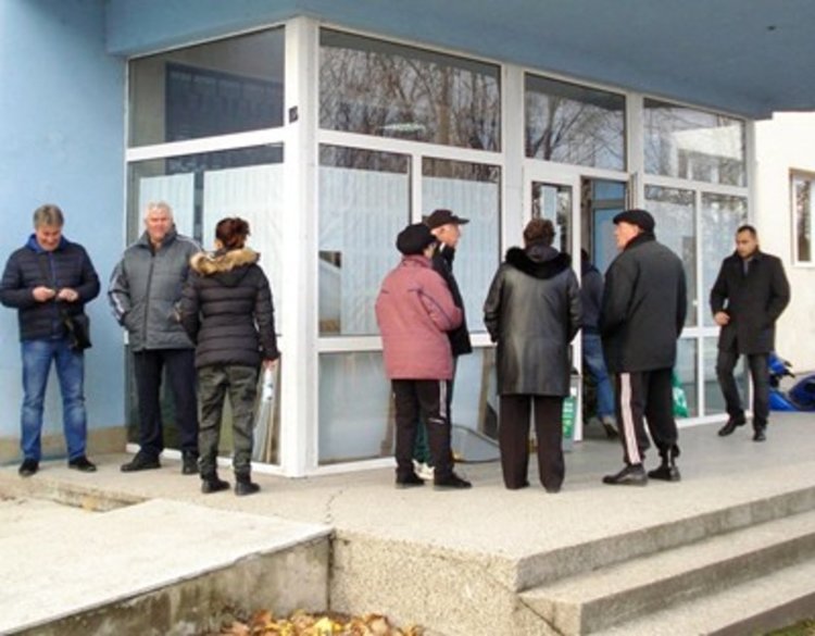 Двама членове на СИК проспаха изборите  