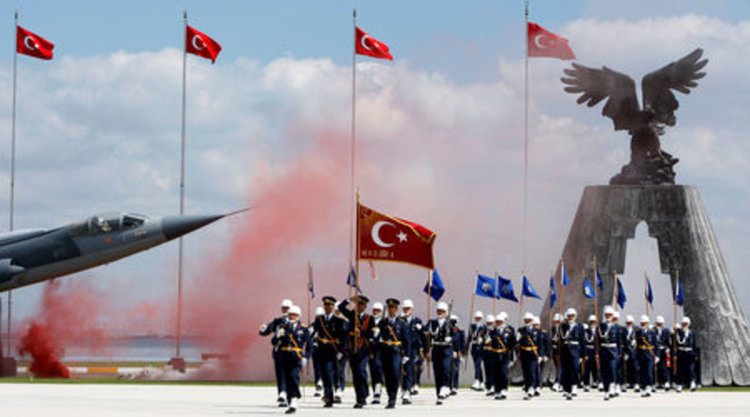 Турската армия може да наема "на час" бойни пилоти