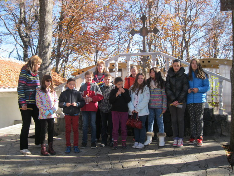 Деца "виждат" чудеса в часа по вероучение на Кръстова гора