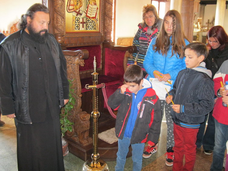 Деца "виждат" чудеса в часа по вероучение на Кръстова гора