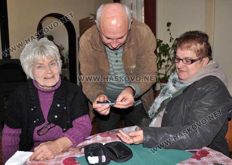 Милка Кънчева (вляво) 