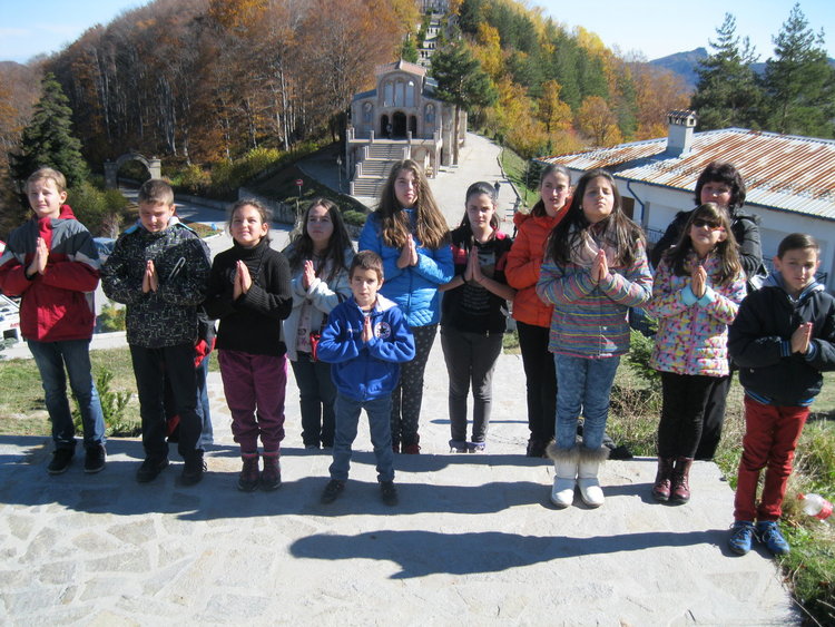 Деца "виждат" чудеса в часа по вероучение на Кръстова гора