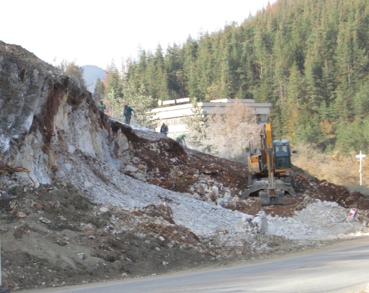 Две пътни произшествия в Смолян,заради ремонти е затруднено движението