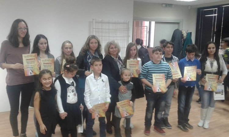 Мария Сиракова с първо място в конкурса „Слънчевите руни в българските носии и тъкани” 