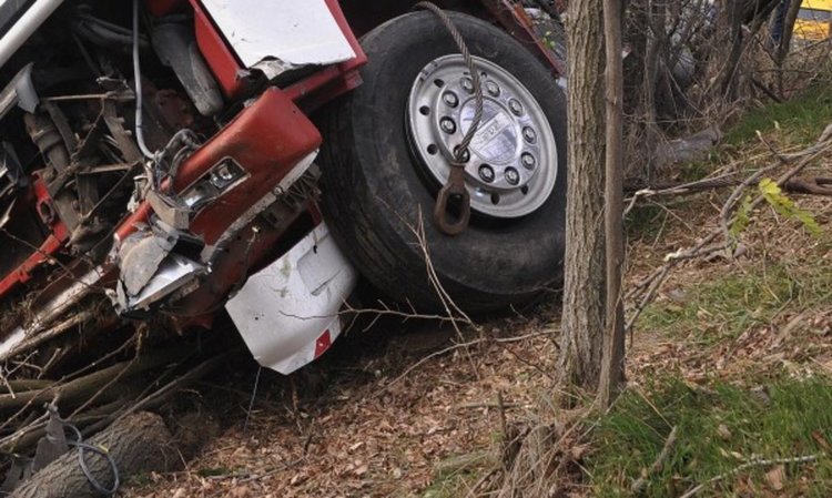 Цистерна се обърна до Златните мостове на Витоша