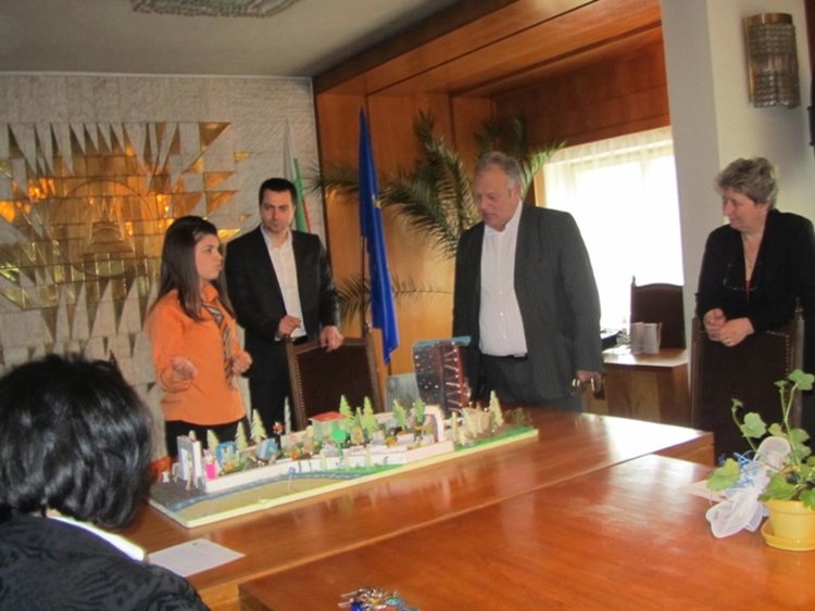 Гимназисти от три смолянски училища ще управляват Община Смолян за ден