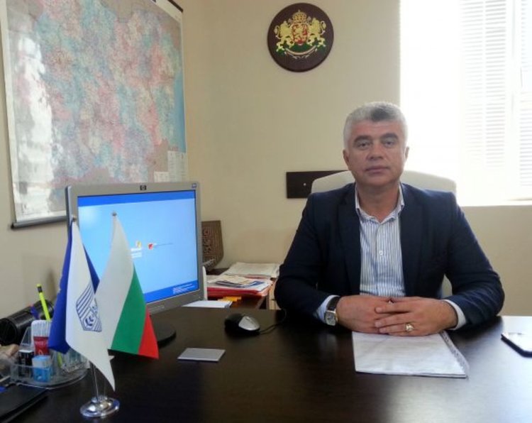 Фондация „Искам бебе“ се среща с кмета на Момчилград